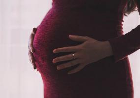 В Нижнекамске школьники напугали беременную женщину