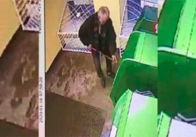 Бомж взломал банкомат, но путь к деньгам преградил кодовый замок - НТР 24