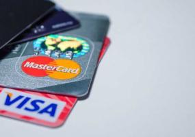 Пожилым людям не стоит хранить пенсию на банковской карте - НТР 24