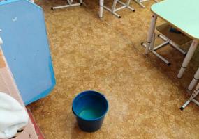 В Нижнекамске родители жалуются на протекающую крышу в детском саду
