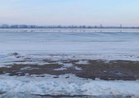 Спасатели сняли с тонкого льда мужчину, который одиноко гулял по Волге - НТР 24