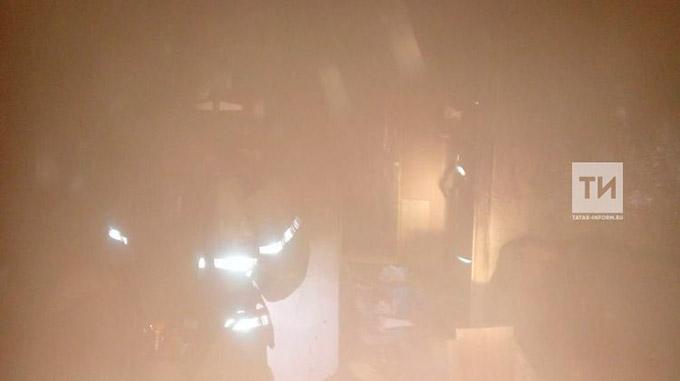 Татарстанские пожарные спасли из горящей квартиры женщину-инвалида