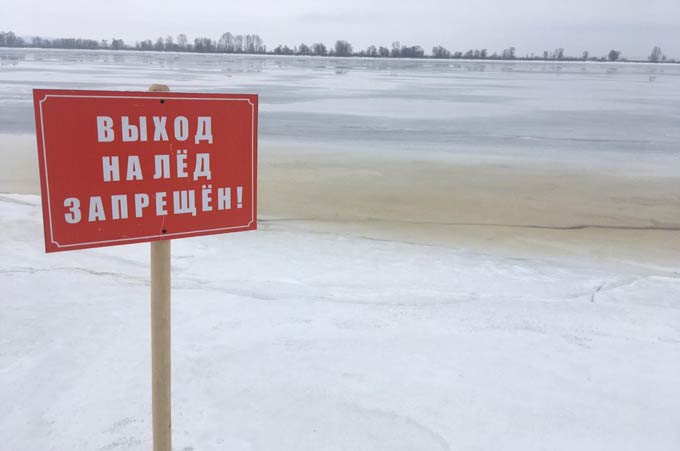 В Нижнекамске из-за опасного льда на Каме работает временный пост