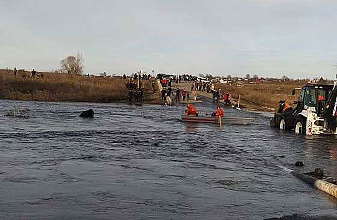 Трактор упал в реку в Татарстане и затонул, погиб пассажир