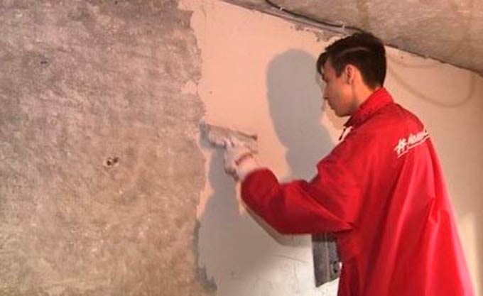 Бабушке из Казани, чья квартира сгорела в Новый год, волонтёры делают ремонт