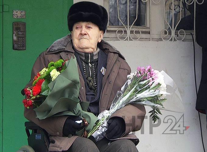 Отметивший 94-летие нижнекамский ветеран Великой Отечественной войны болеет за «Ак Барс»