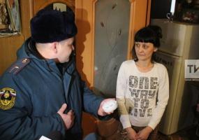 В РТ начали устанавливать новую партию пожарных извещателей многодетным семьям - НТР 24