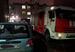 На пожаре в Татарстане из задымлённого подъезда эвакуировали трёх человек - НТР 24