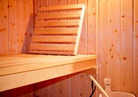 Молодой человек обокрал своего друга в сауне - НТР 24