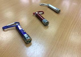 В Татарстане пешеходам раздают фонари для перехода дороги в темное время суток - НТР 24