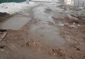 Утопаем в грязи – горожанка жалуется на дороги в одном из микрорайонов Нижнекамска - НТР 24