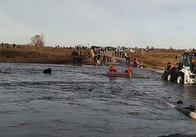 Трактор упал в реку в Татарстане и затонул, погиб пассажир - НТР 24