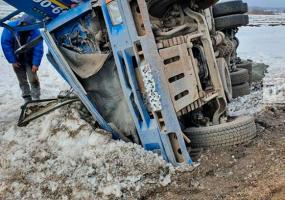 На трассе в Татарстане перевернулся грузовик - НТР 24