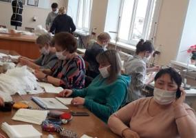 В нижнекамском колледже начали шить медицинские маски