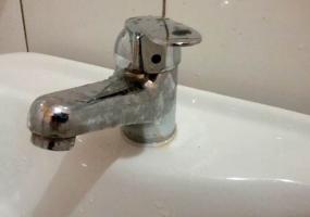В некоторых домах Нижнекамска горячую воду продолжают отключать без предупреждения