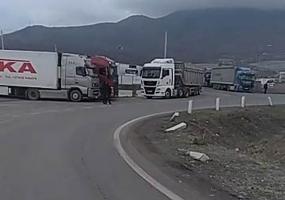 «Не осталось денег даже на еду»: нижнекамцы застряли на границе Армении и Грузии