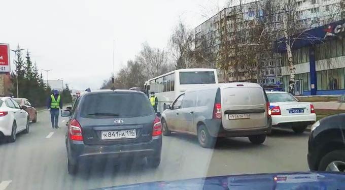 В Нижнекамске из-за проверок на дорогах образовались пробки
