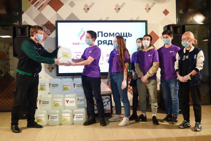 В Нижнекамске волонтёрам передали антисептики