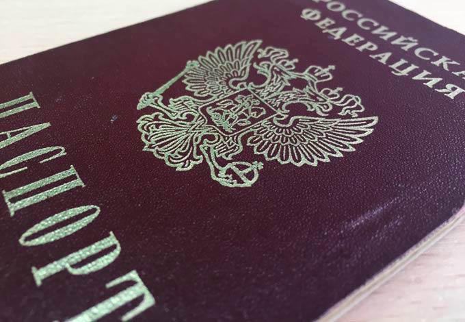 В России продлили срок действия истекающих паспортов и водительских прав