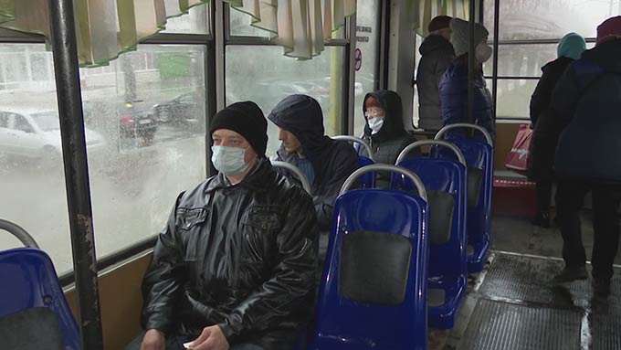В Нижнекамске начнут проверять людей в магазинах и транспорте на наличие масок