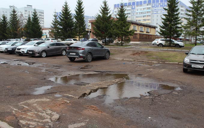 Нижнекамка просит отремонтировать дороги на ул.Чулман, прослужившие после капремонта 4 года