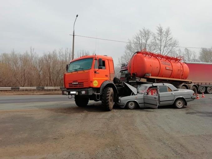 На трассе в Татарстане в ДТП с автоцистерной погиб водитель «Волги»