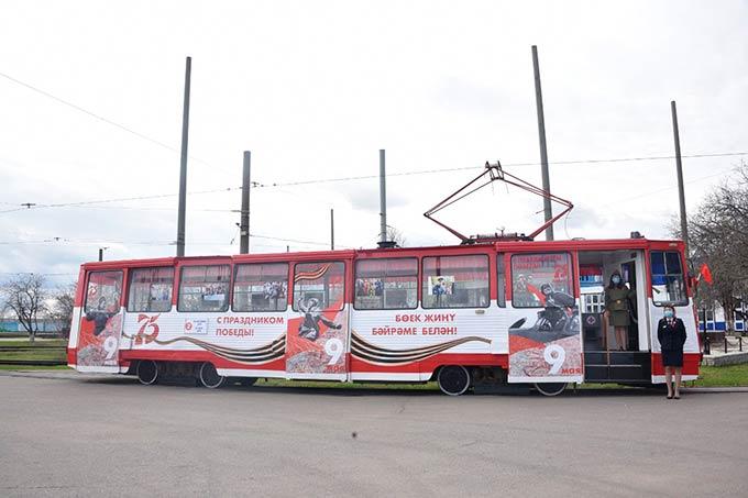 Нижнекамские трамваи оформили праздничной символикой