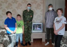 В Нижнекамске активисты ОНФ подарили многодетной семье телевизор