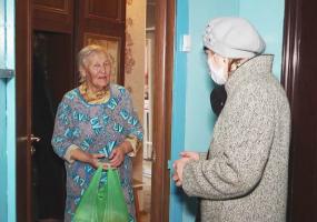 В Нижнекамске старшая по дому помогает пожилым людям во время самоизоляции
