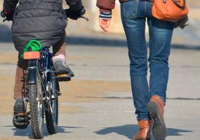 Безработный украл с лестничной площадки детскую коляску и велосипед