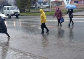 Нижнекамка жалуется на потопы на дорогах после дождя - НТР 24