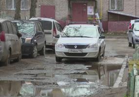 Власти Нижнекамска рассказали, когда отремонтируют разбитые дороги во дворах