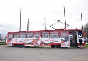 Нижнекамские трамваи оформили праздничной символикой