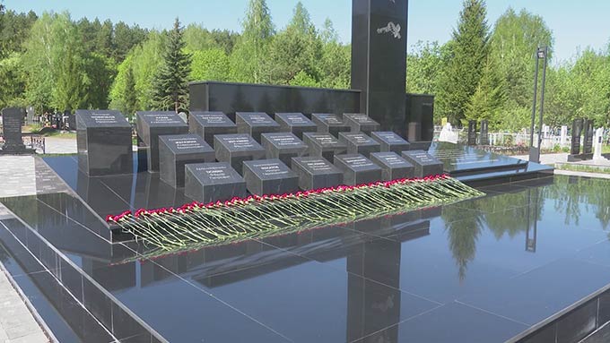 В Нижнекамске возложили цветы на братскую могилу бойцов Татарского лыжного батальона