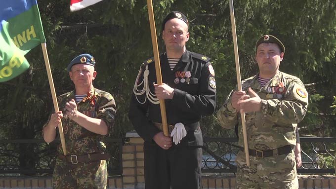 В Нижнекамске воины-афганцы поздравили ветеранов с Днём Победы