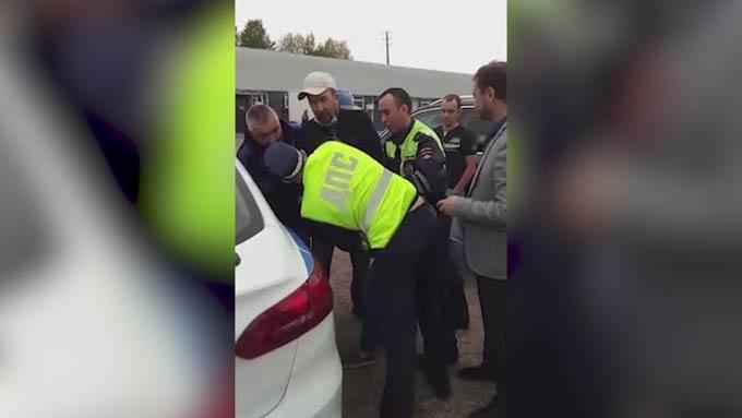 Отец водителя, которого задержали сотрудники ДПС в Нижнекамске, высказал свою версию инцидента