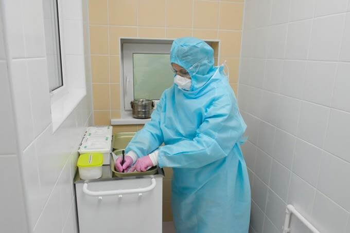 Двое нижнекамцев с коронавирусом доставлены в госпиталь НЦРМБ