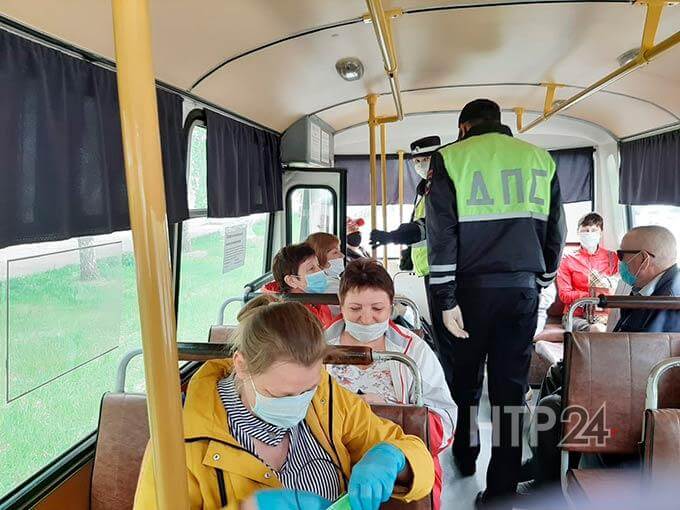 В Нижнекамске пассажиров автобусов проверили на ношение масок и перчаток