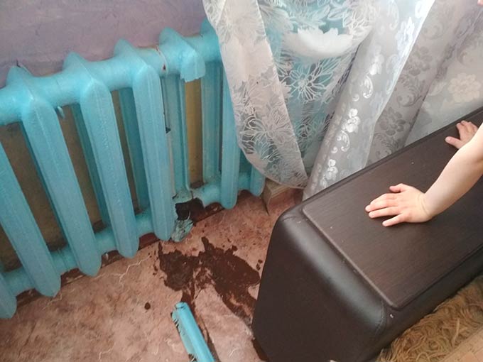 В Татарстане шестилетняя девочка застряла ногой в батарее