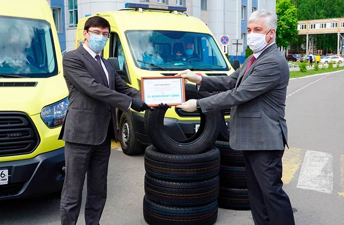 Станция скорой помощи в Нижнекамске получила в подарок 31 комплект шин