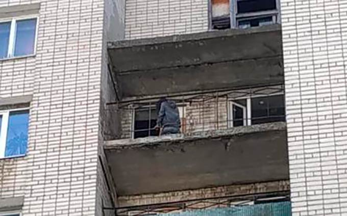 26-летняя жительница Татарстана пыталась спрыгнуть с восьмого этажа