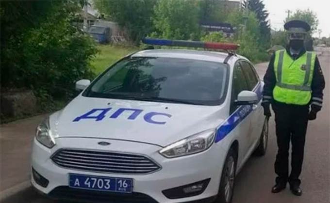 Автоинспектор под звук сирен помог беременной доехать до больницы в Татарстане