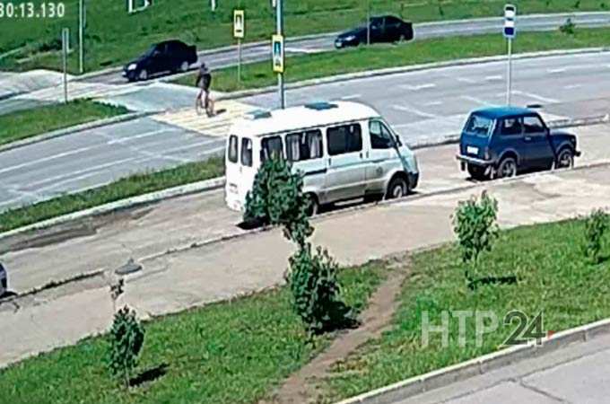 В Нижнекамске сбили подростка на велосипеде, ДТП попало на видео