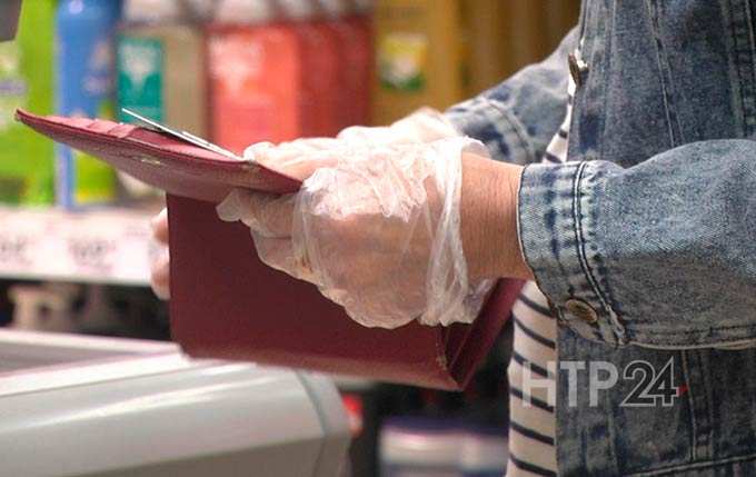Академик РАН заявил о вреде перчаток и бесполезности масок на улице
