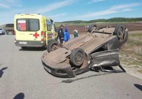 В Татарстане, столкнувшись с трактором, перевернулась легковушка - НТР 24