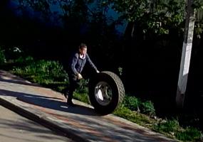 В Нижнекамске неизвестные украли с КамАЗа запасное колесо - НТР 24
