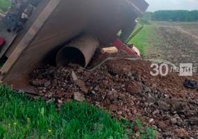 В Татарстане грузовик со стройматериалами вылетел в кювет - НТР 24