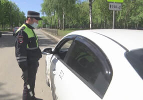 ГИБДД Нижнекамска проверяет наличие масок и перчаток у водителей и пассажиров такси