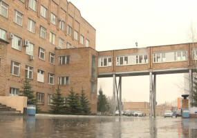 В Нижнекамске мужчина выпал из окна больницы и погиб