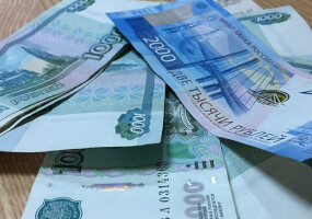 Жительница Татарстана вытащила деньги из кармана ветерана